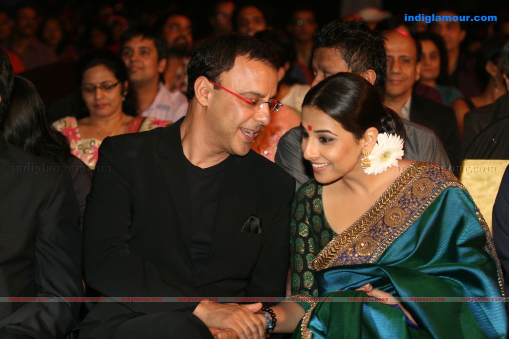 Shahrukh, BigB, Aishwarya, Priyanka and Katrina at Apsara Awards nite Event hd photo