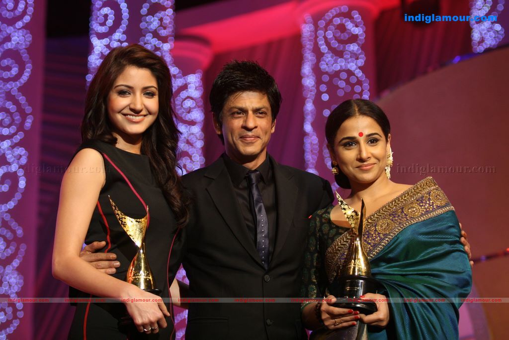 Shahrukh, BigB, Aishwarya, Priyanka and Katrina at Apsara Awards nite Event hd photo