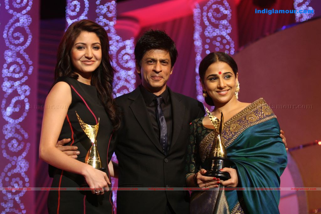 Shahrukh, BigB, Aishwarya, Priyanka and Katrina at Apsara Awards nite Event hd photo