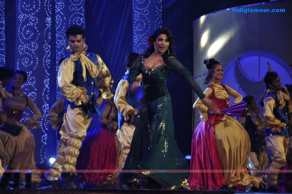 Shahrukh, BigB, Aishwarya, Priyanka and Katrina at Apsara Awards nite Event hd photo