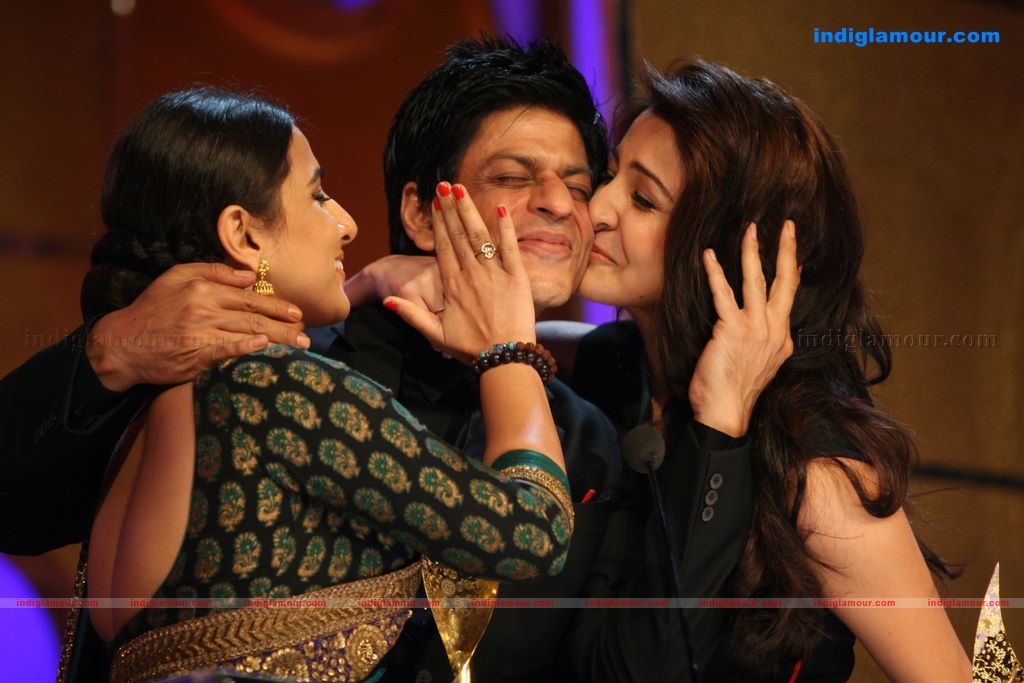 Shahrukh, BigB, Aishwarya, Priyanka and Katrina at Apsara Awards nite Event hd photo
