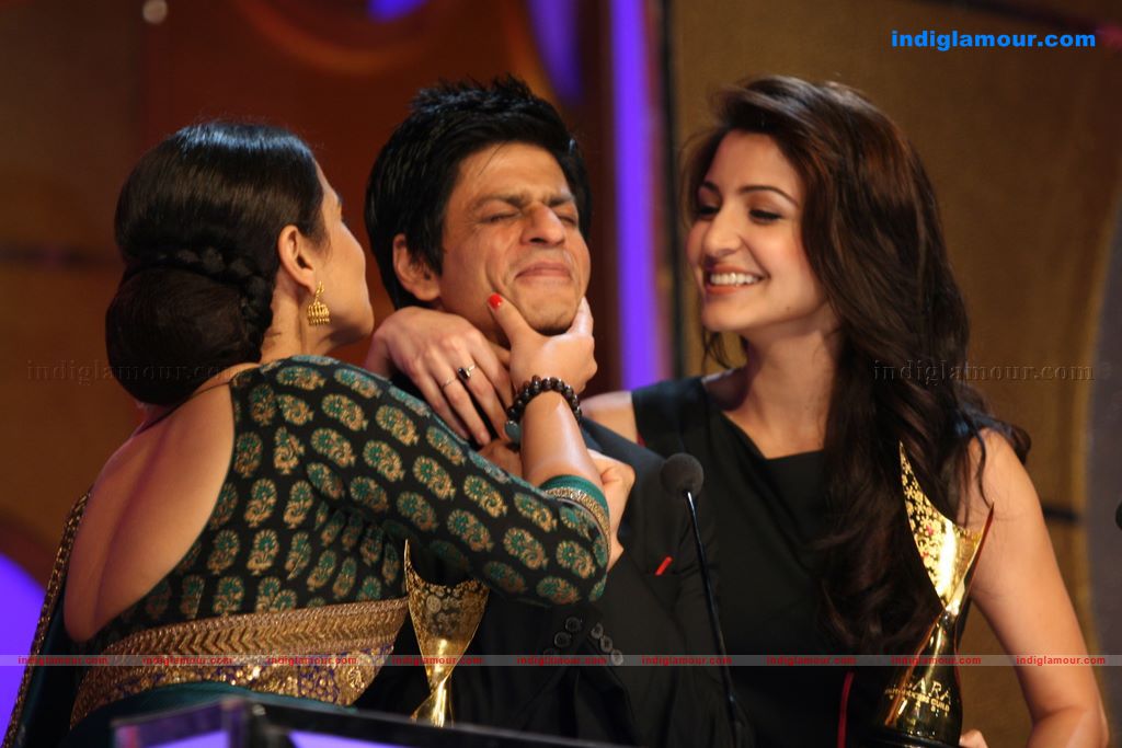 Shahrukh, BigB, Aishwarya, Priyanka and Katrina at Apsara Awards nite Event hd photo