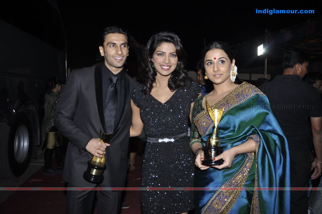 Shahrukh, BigB, Aishwarya, Priyanka and Katrina at Apsara Awards nite Event hd photo
