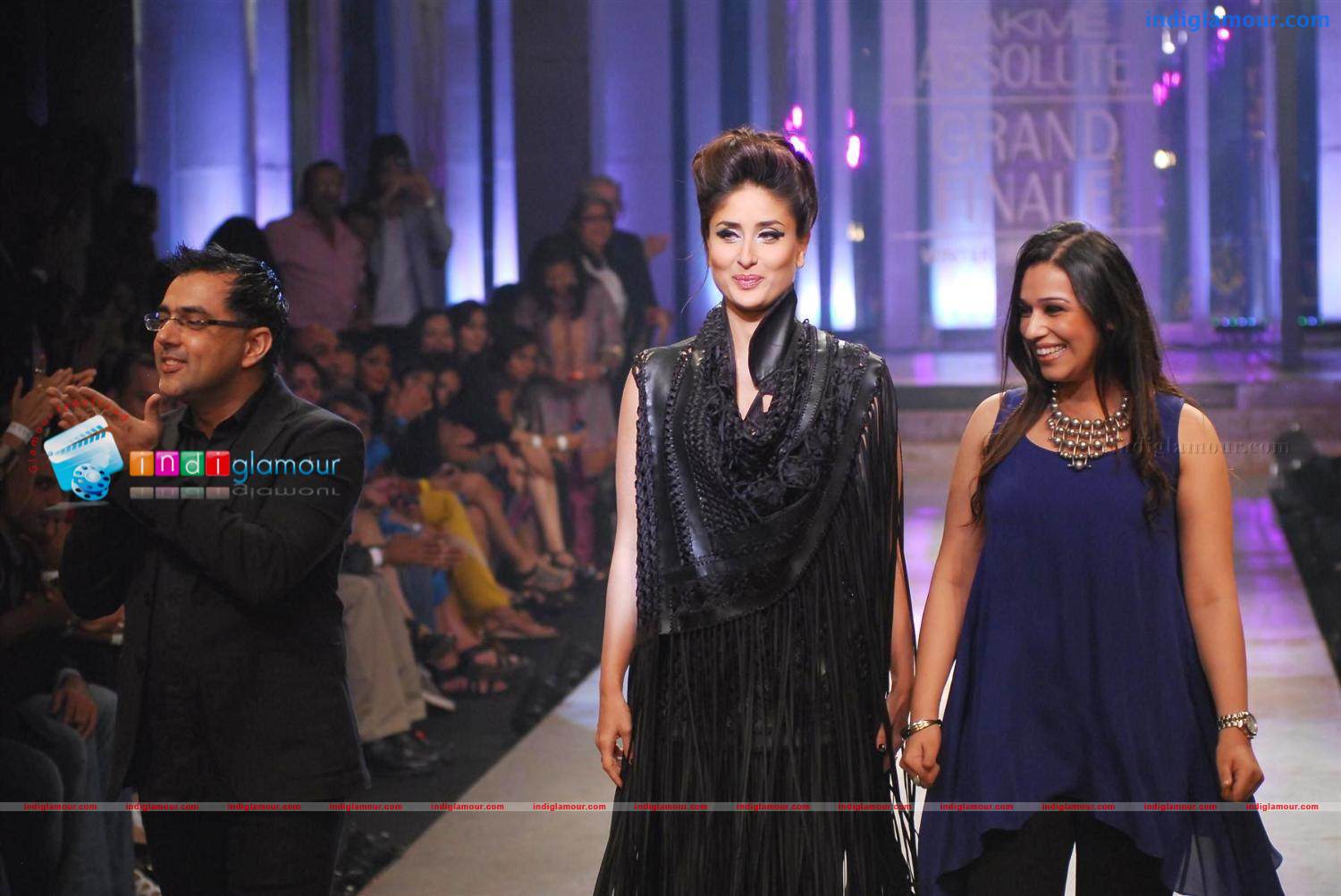 Kareena Kapoor Showstopper for Designers Pankaj and Nidhi LFW Event hd photo