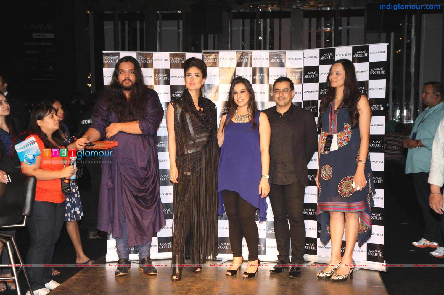 Kareena Kapoor Showstopper for Designers Pankaj and Nidhi LFW Event hd photo