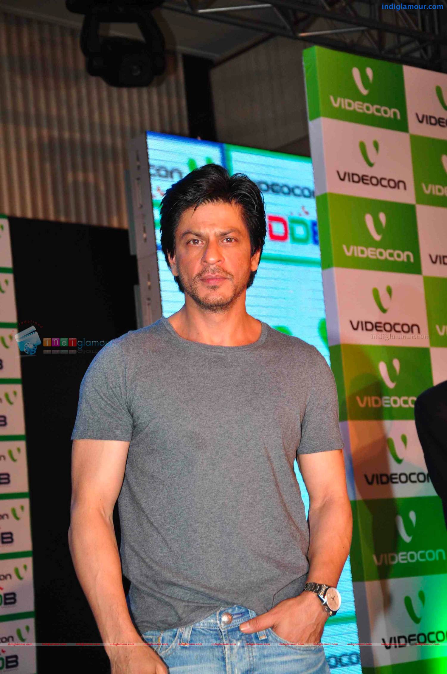 Shah Rukh At Videocon Event Event hd photo