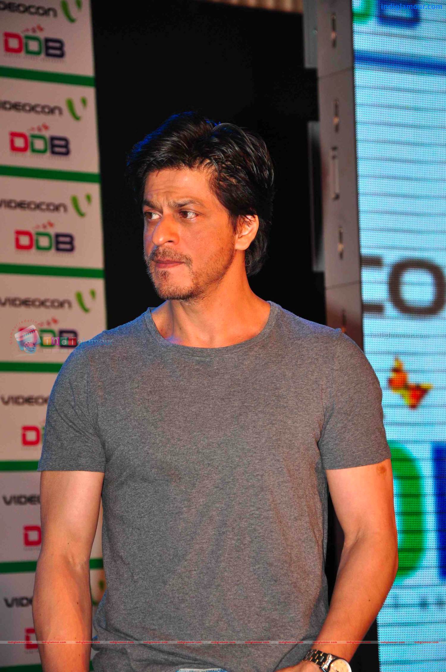 Shah Rukh At Videocon Event Event hd photo