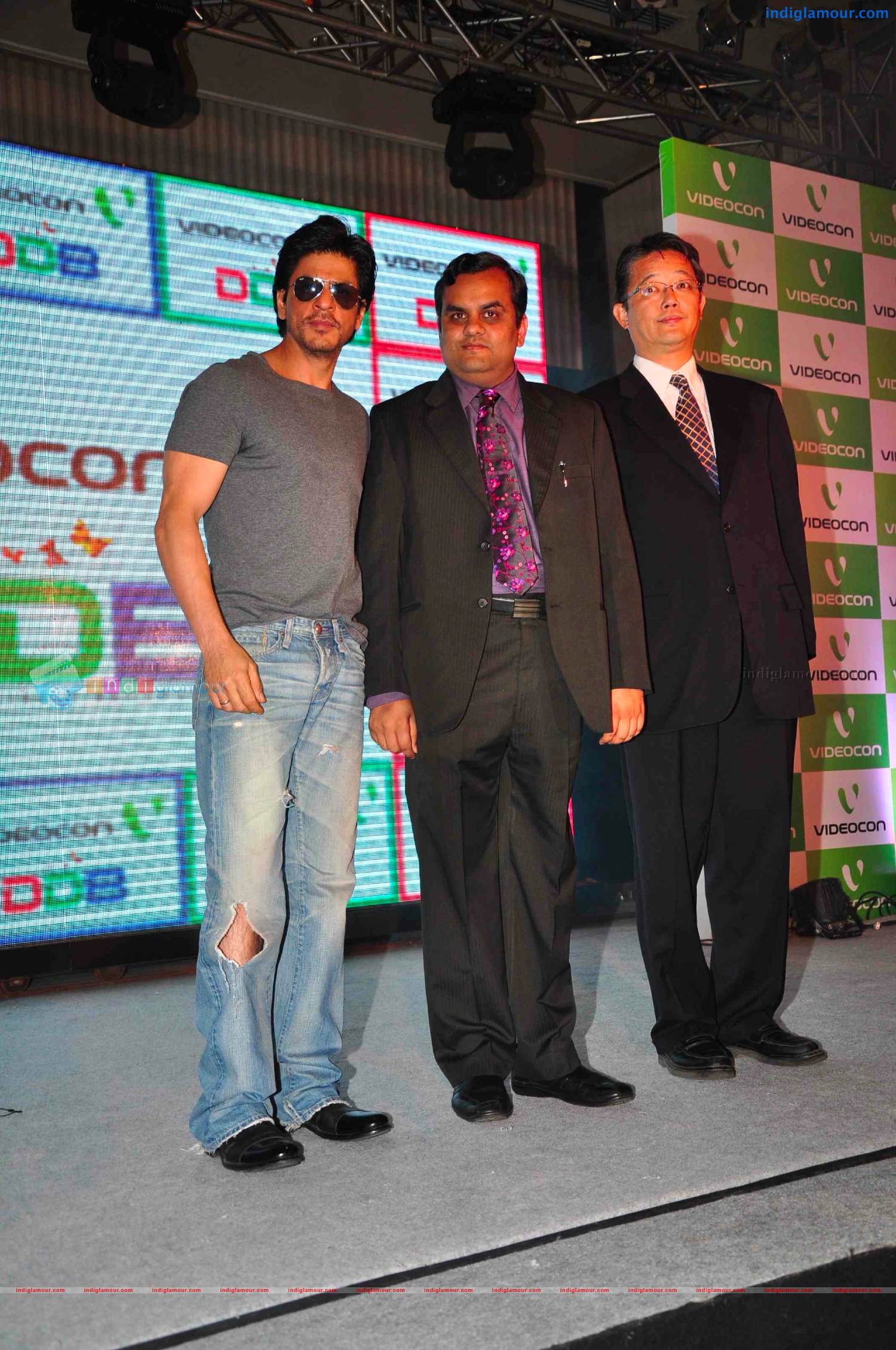 Shah Rukh At Videocon Event Event hd photo
