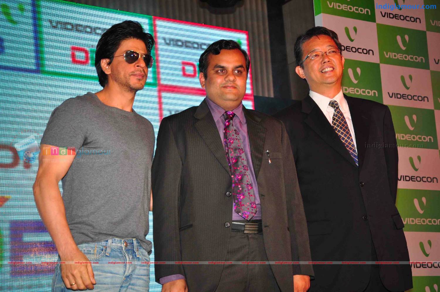 Shah Rukh At Videocon Event Event hd photo