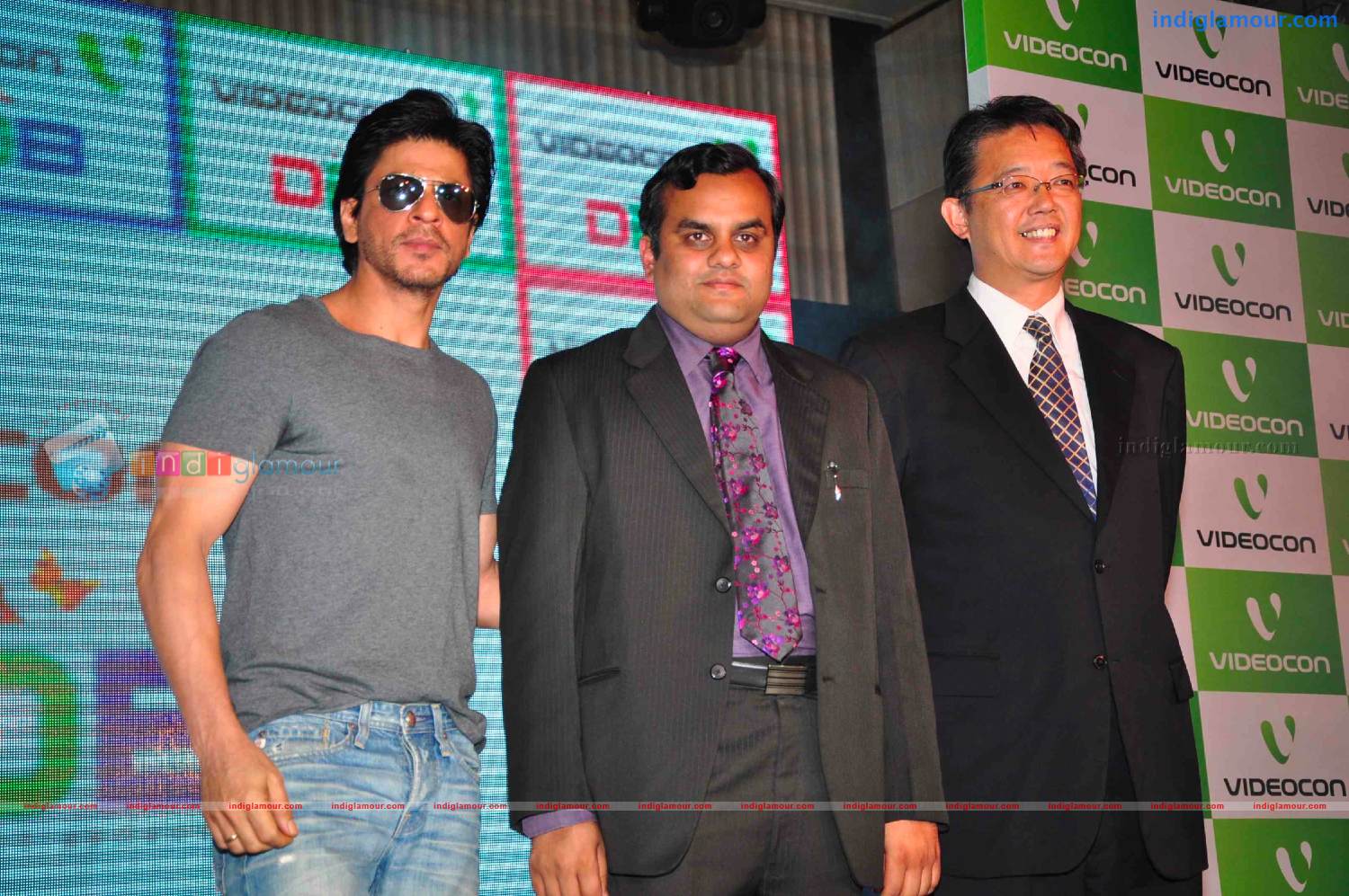 Shah Rukh At Videocon Event Event hd photo