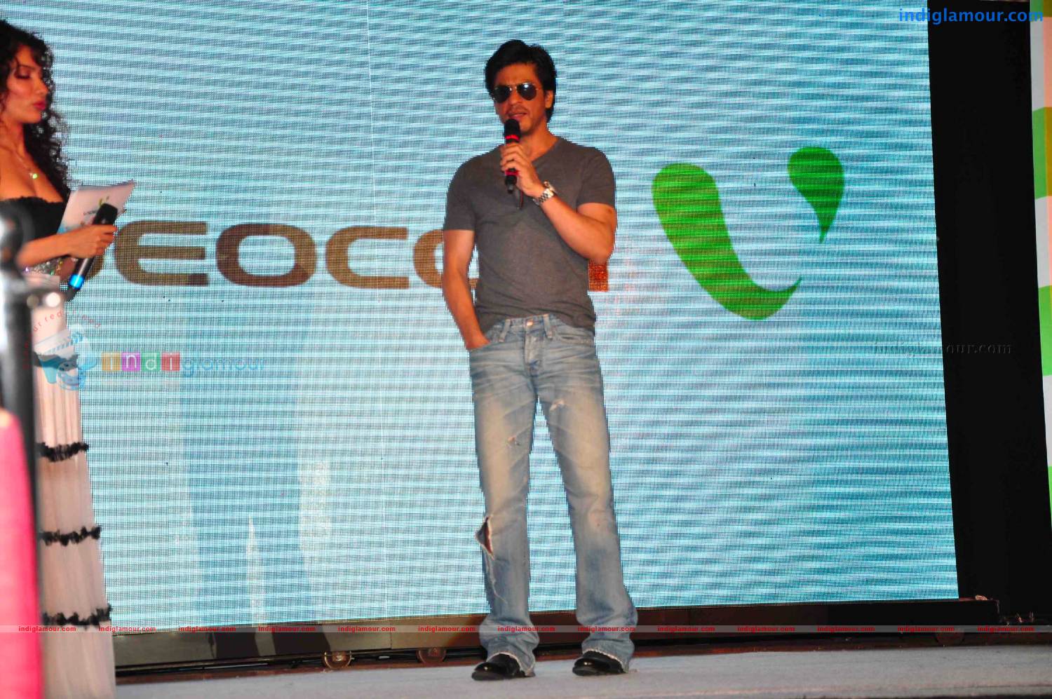 Shah Rukh At Videocon Event Event hd photo