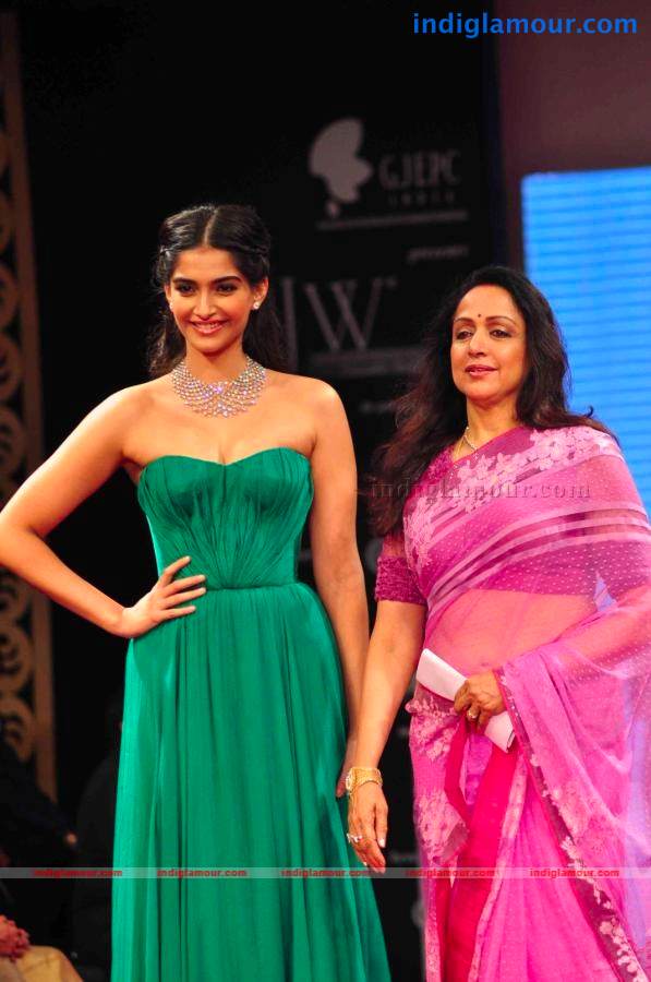 IIJW BETI By Gitanjali In Association With Gr8 Event hd photo