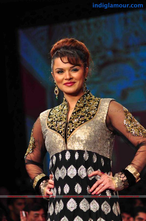 IIJW BETI By Gitanjali In Association With Gr8 Event hd photo