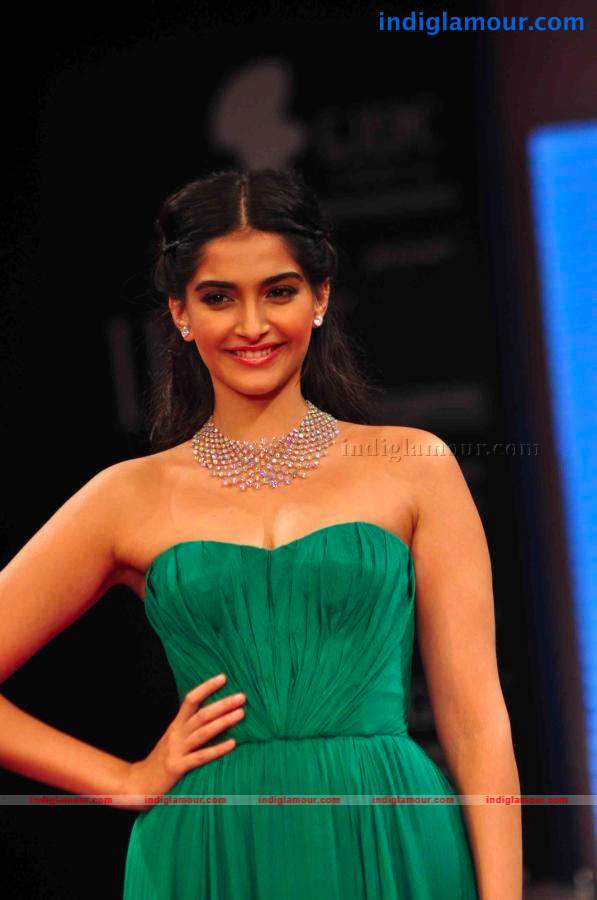 IIJW BETI By Gitanjali In Association With Gr8 Event hd photo