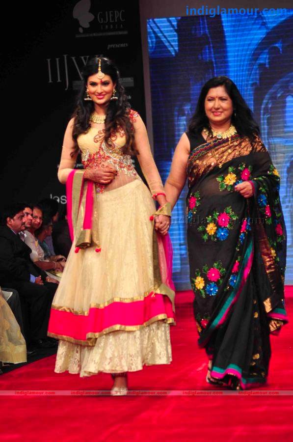 IIJW BETI By Gitanjali In Association With Gr8 Event hd photo