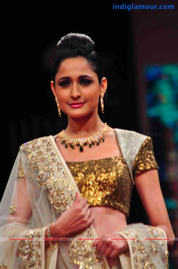 IIJW BETI By Gitanjali In Association With Gr8 Event hd photo