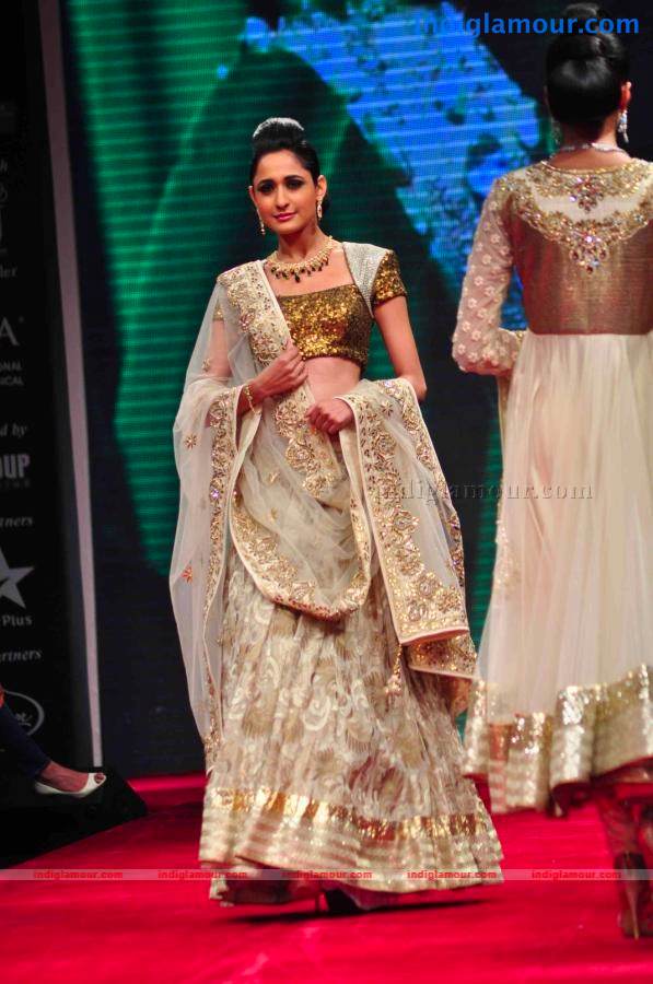 IIJW BETI By Gitanjali In Association With Gr8 Event hd photo