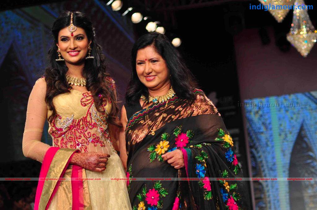 IIJW BETI By Gitanjali In Association With Gr8 Event hd photo