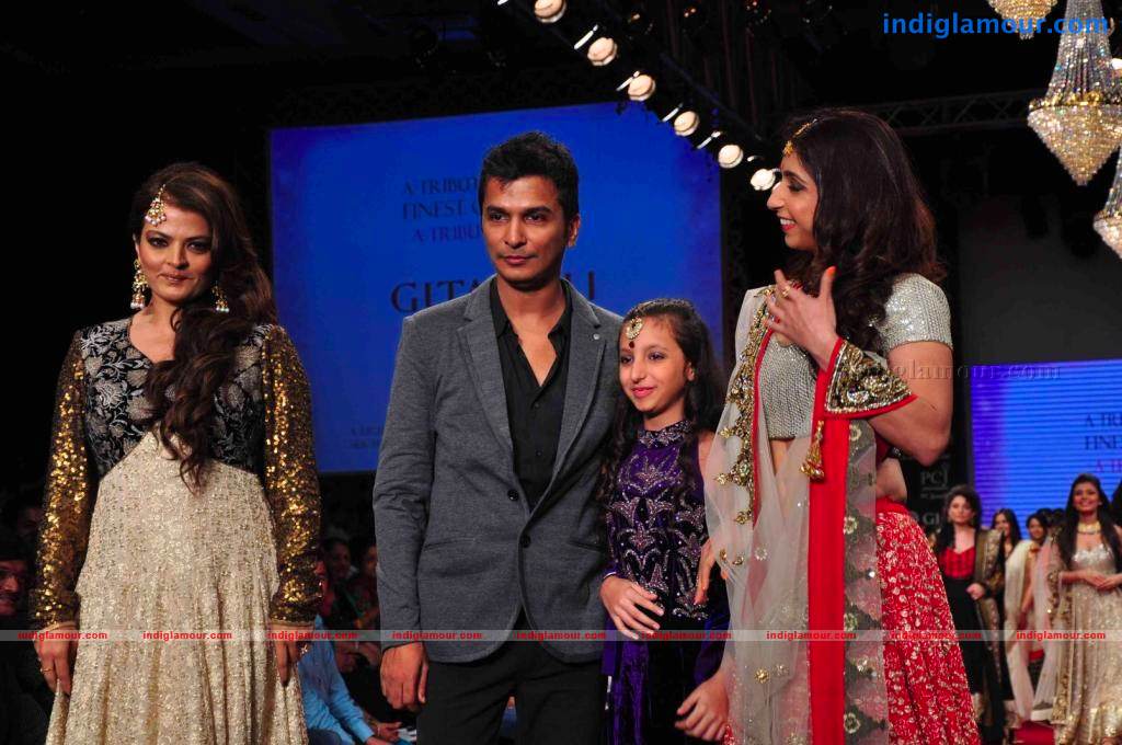 IIJW BETI By Gitanjali In Association With Gr8 Event hd photo