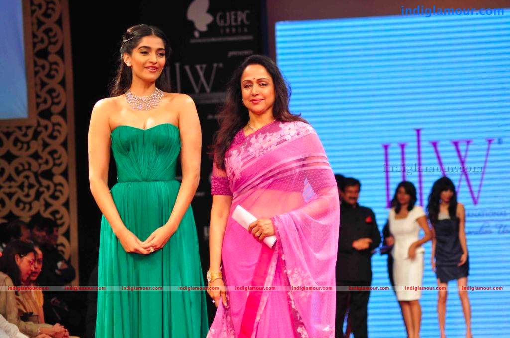 IIJW BETI By Gitanjali In Association With Gr8 Event hd photo