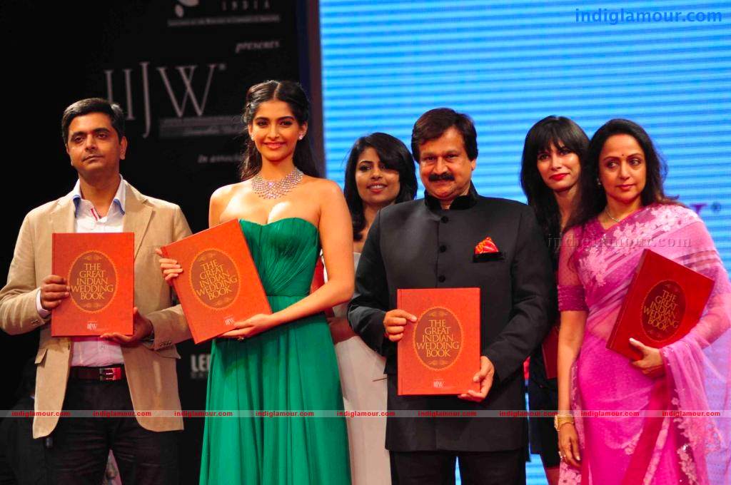 IIJW BETI By Gitanjali In Association With Gr8 Event hd photo