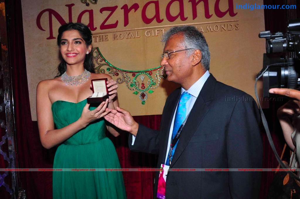IIJW BETI By Gitanjali In Association With Gr8 Event hd photo