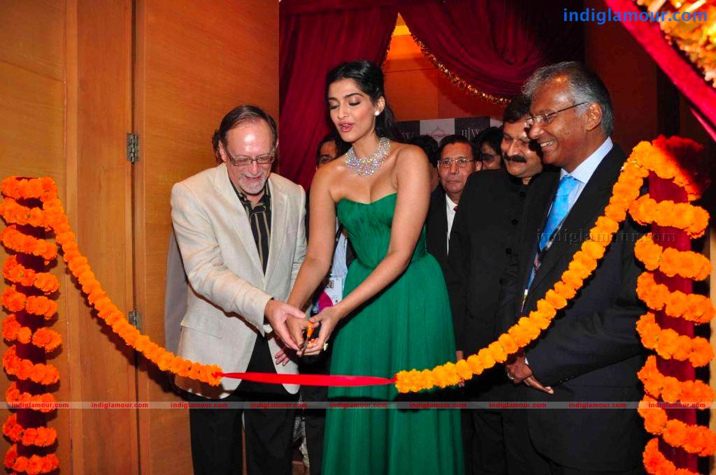IIJW BETI By Gitanjali In Association With Gr8 Event hd photo