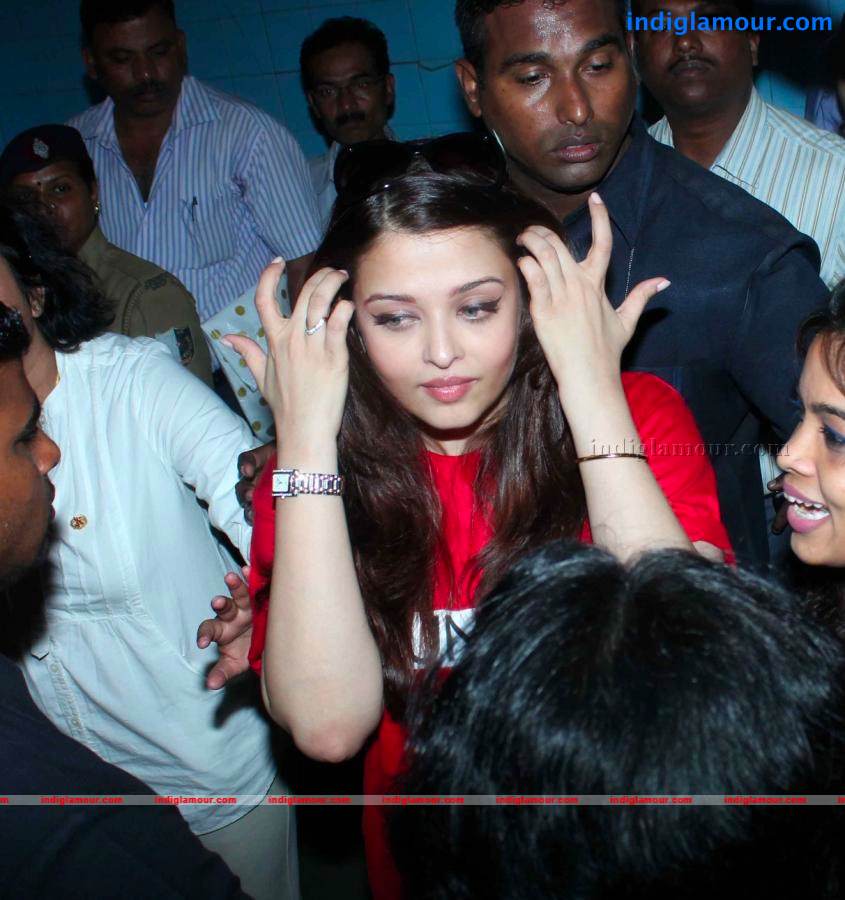 Aishwarya Rai At Sion Hospital On Worlds AIDS Day Event hd photo