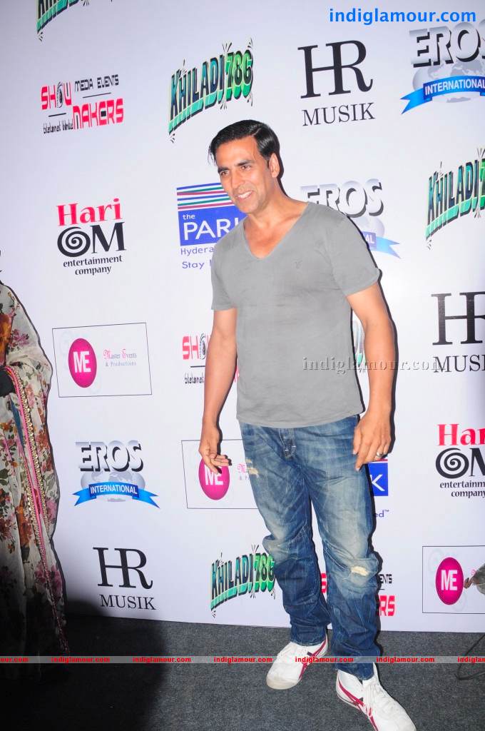 Akshay And Asin Promotes Khiladi 786 Event hd photo