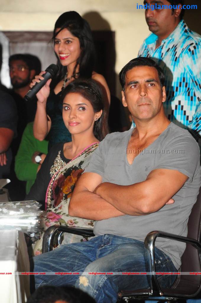 Akshay And Asin Promotes Khiladi 786 Event hd photo