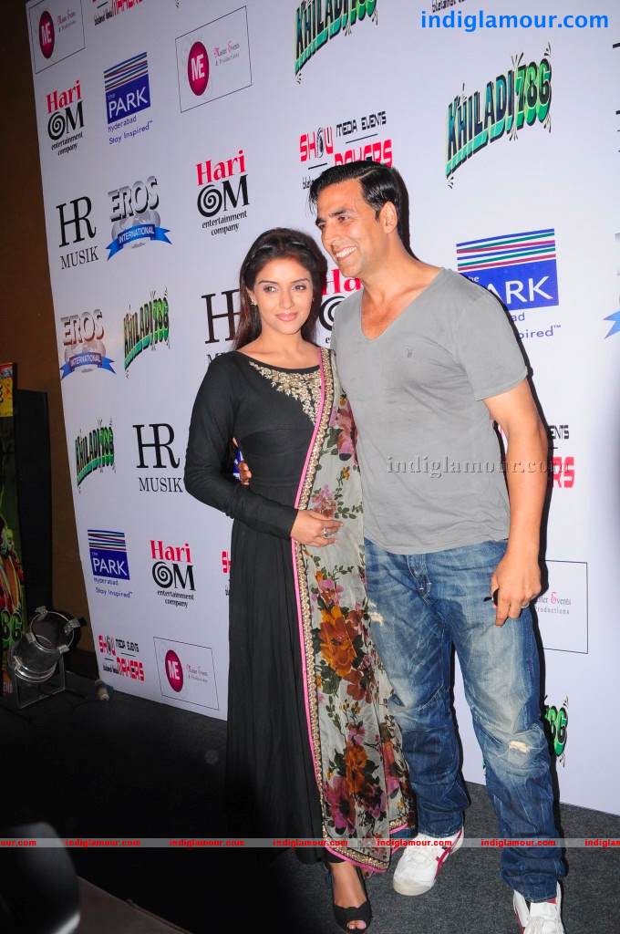 Akshay And Asin Promotes Khiladi 786 Event hd photo