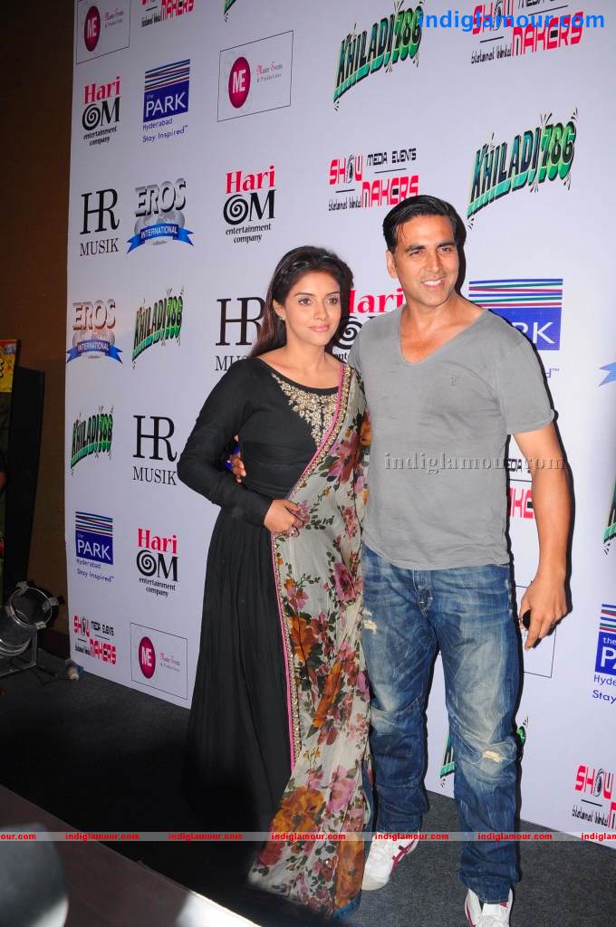 Akshay And Asin Promotes Khiladi 786 Event hd photo