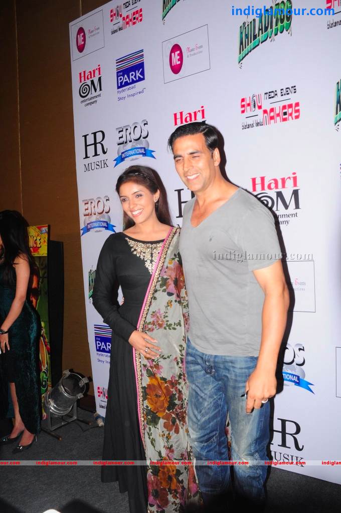 Akshay And Asin Promotes Khiladi 786 Event hd photo