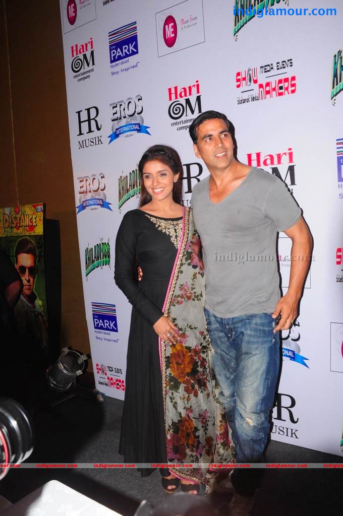 Akshay And Asin Promotes Khiladi 786 Event hd photo