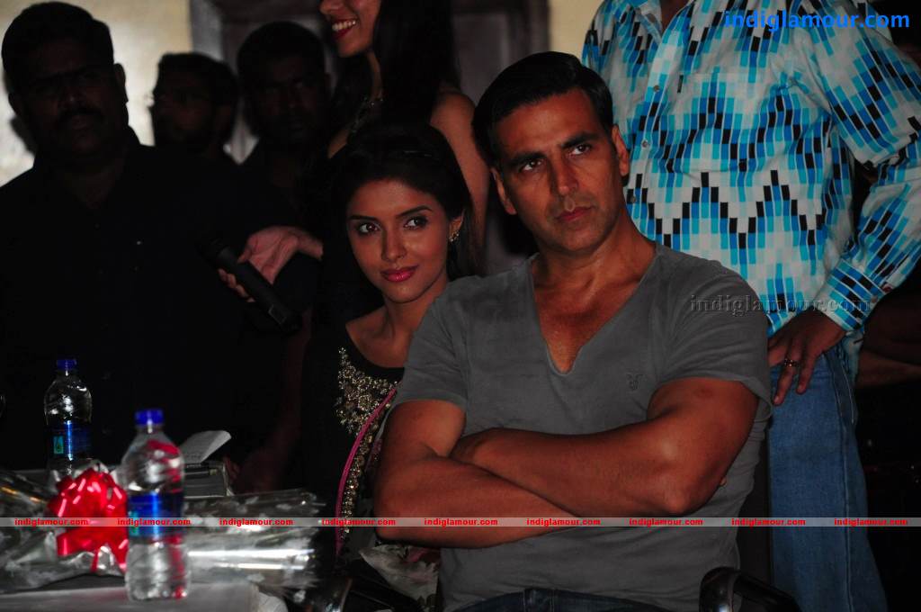 Akshay And Asin Promotes Khiladi 786 Event hd photo