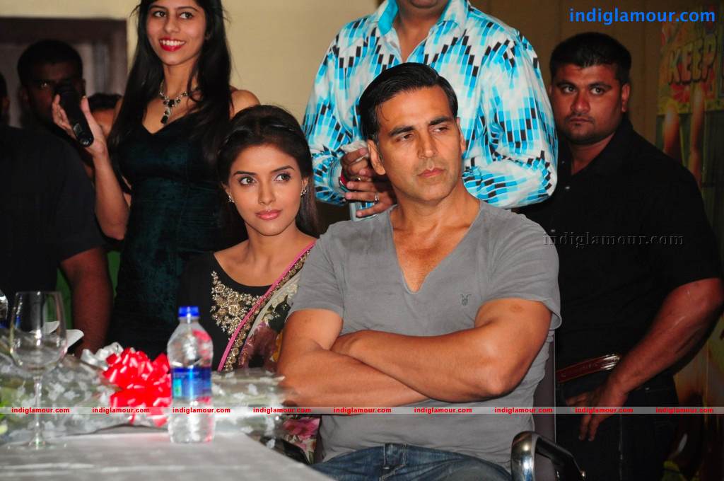 Akshay And Asin Promotes Khiladi 786 Event hd photo