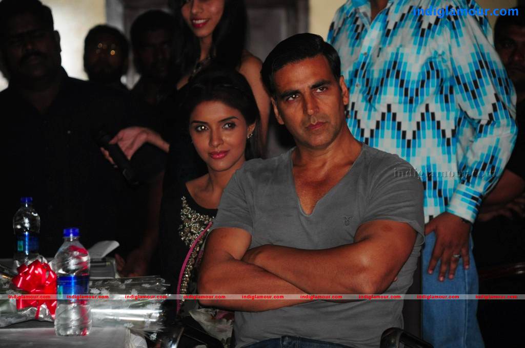 Akshay And Asin Promotes Khiladi 786 Event hd photo