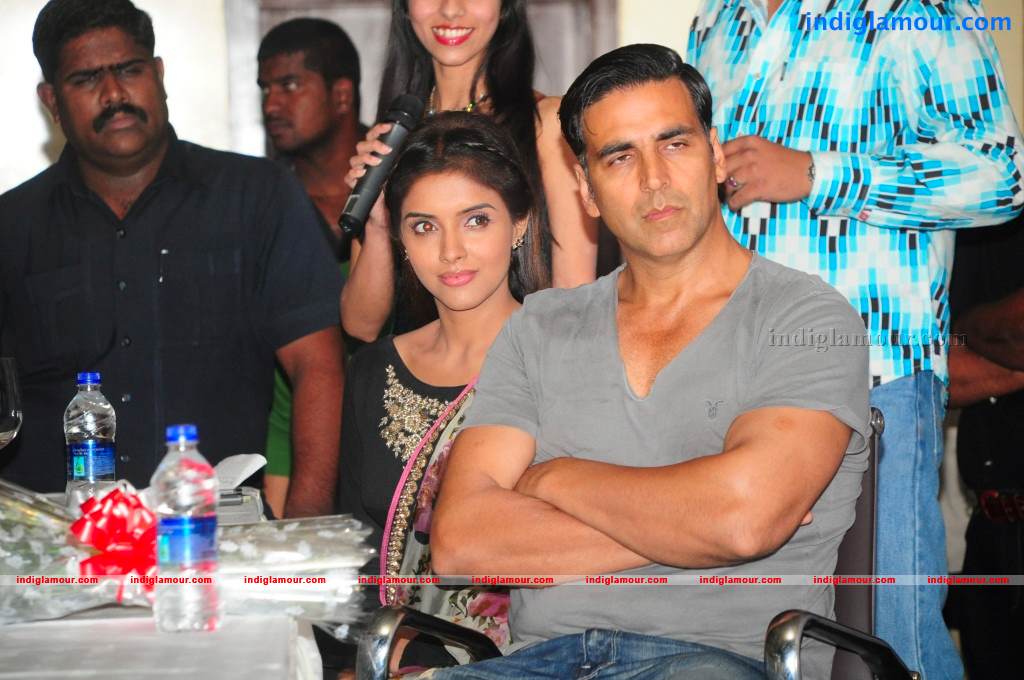 Akshay And Asin Promotes Khiladi 786 Event hd photo