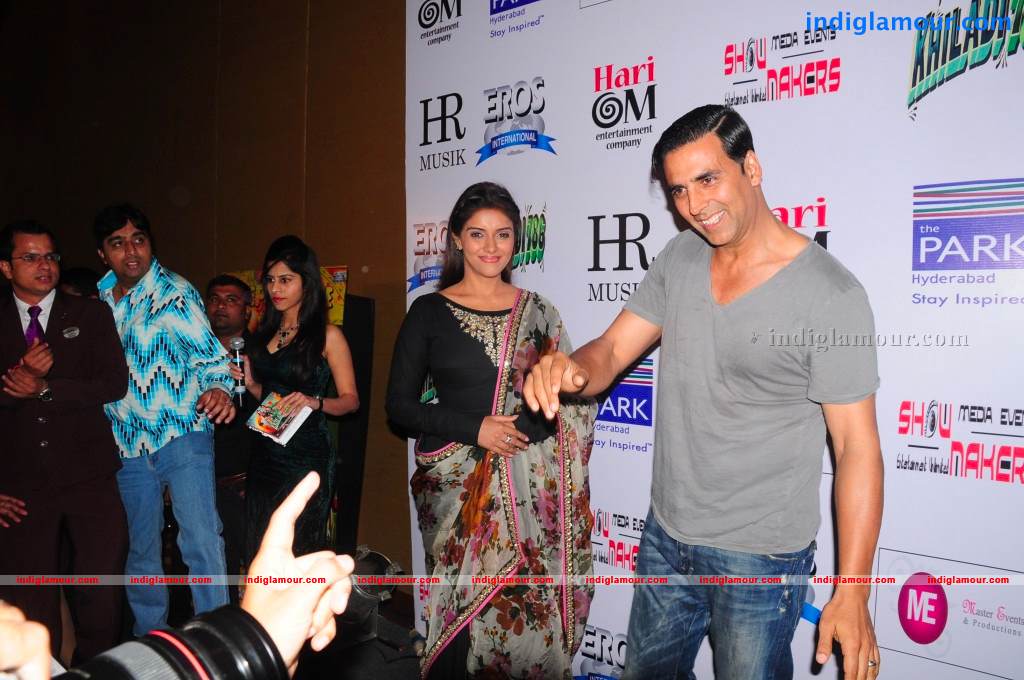 Akshay And Asin Promotes Khiladi 786 Event hd photo