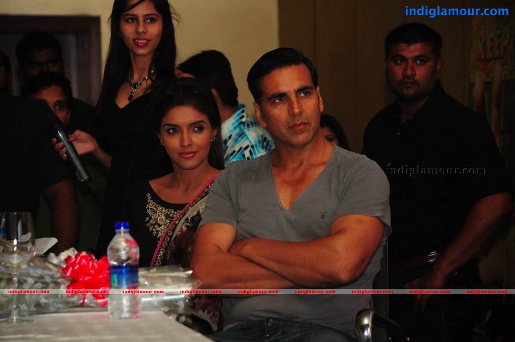 Akshay And Asin Promotes Khiladi 786 Event hd photo