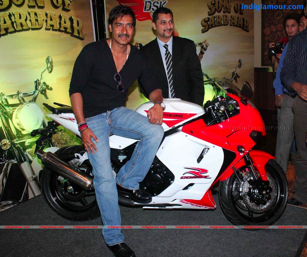 DSK Announces The Winner Of Picture Dekho Bike Jeeto Contest Event hd photo