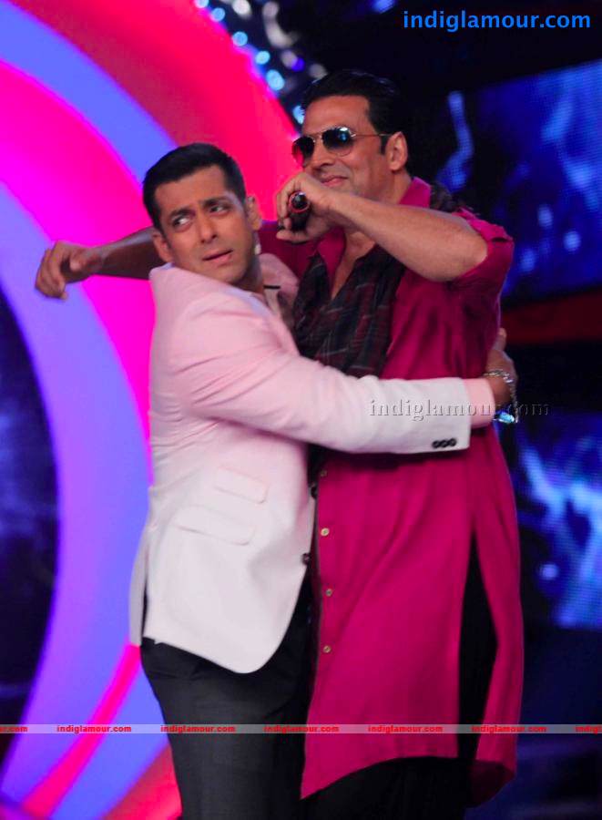 Akshay Kumar And Asin On The Sets Of Bigg Boss Event hd photo
