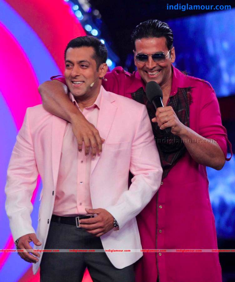 Akshay Kumar And Asin On The Sets Of Bigg Boss Event hd photo