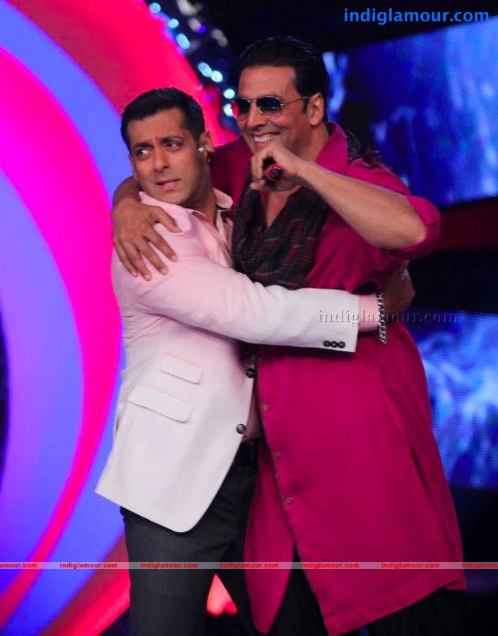 Akshay Kumar And Asin On The Sets Of Bigg Boss Event hd photo