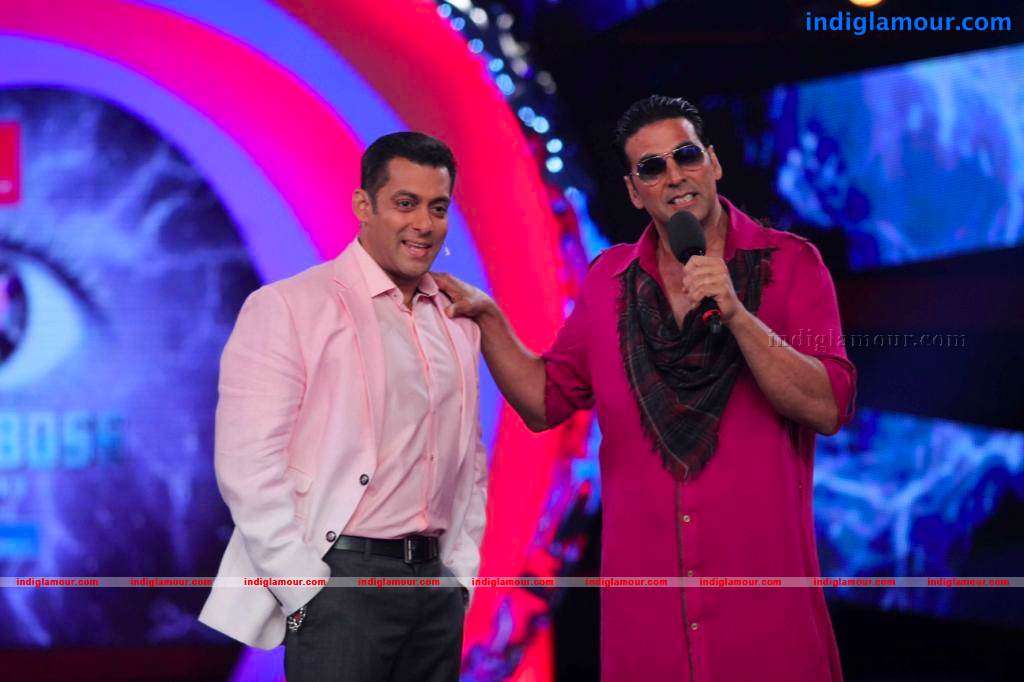 Akshay Kumar And Asin On The Sets Of Bigg Boss Event hd photo