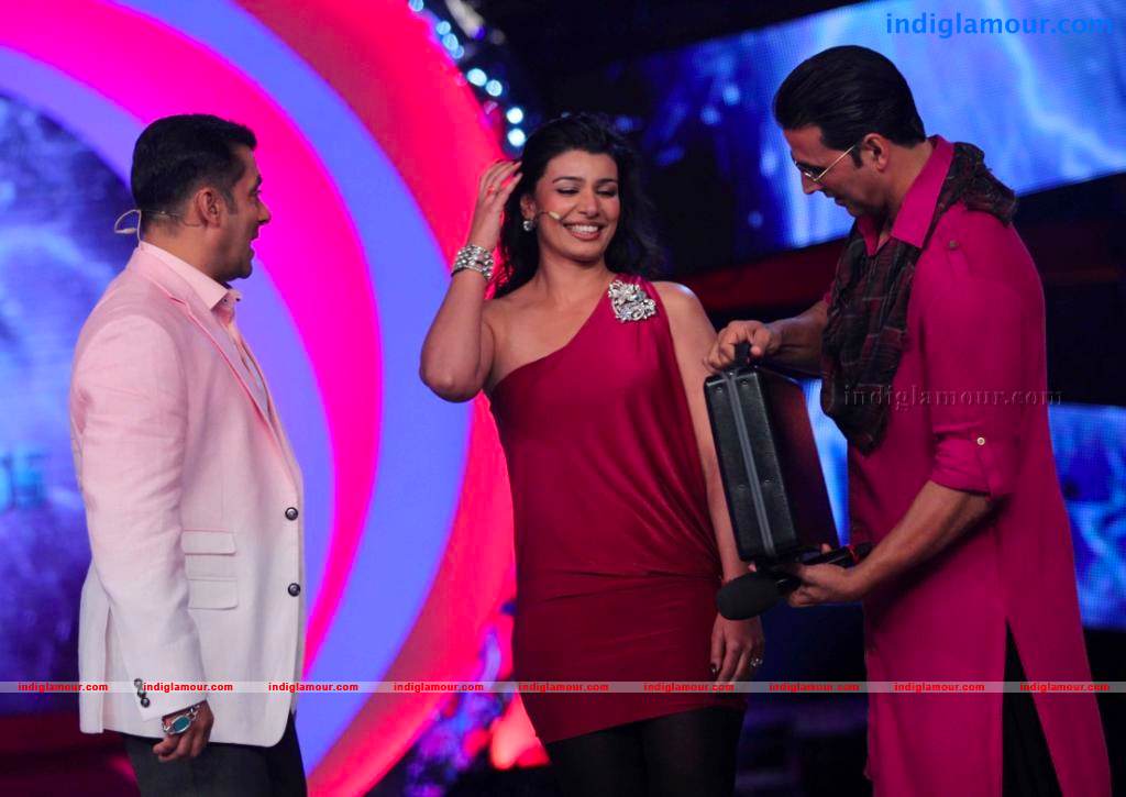 Akshay Kumar And Asin On The Sets Of Bigg Boss Event hd photo