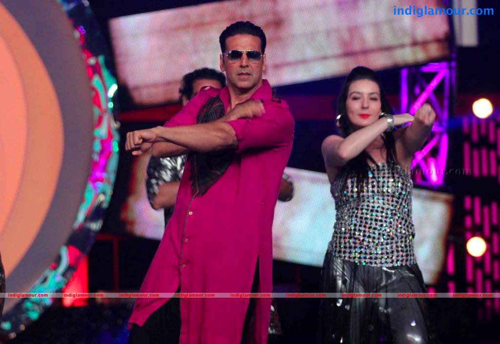 Akshay Kumar And Asin On The Sets Of Bigg Boss Event hd photo