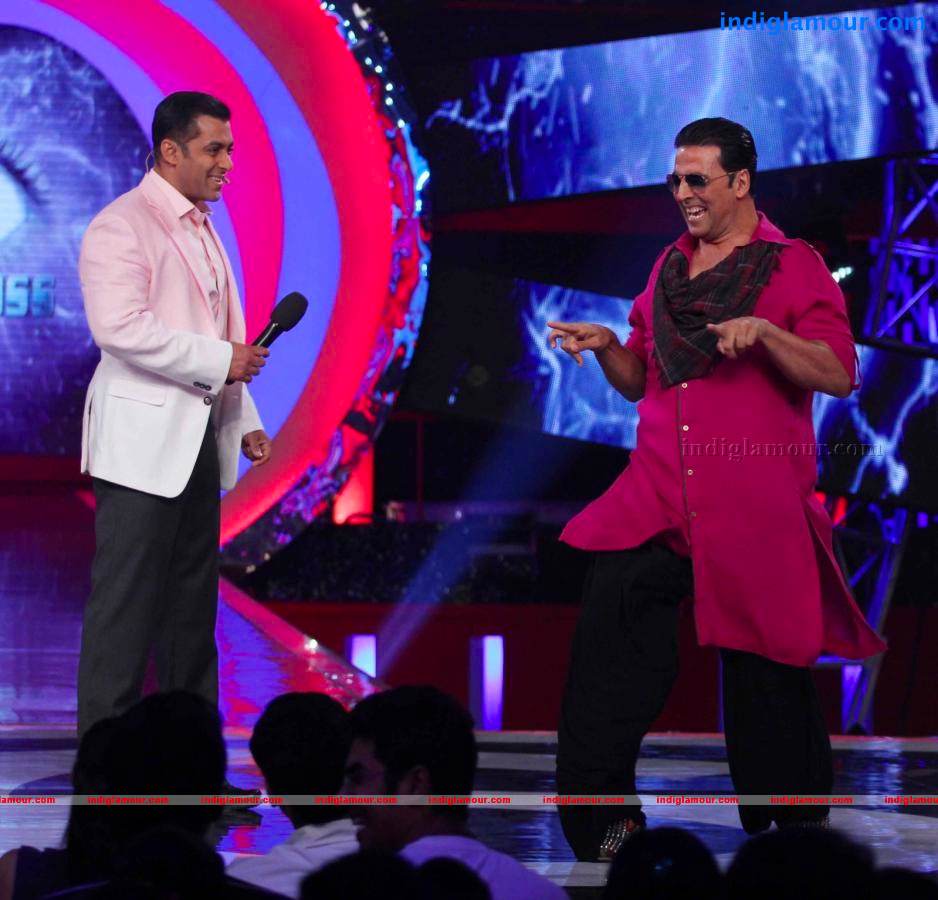 Akshay Kumar And Asin On The Sets Of Bigg Boss Event hd photo