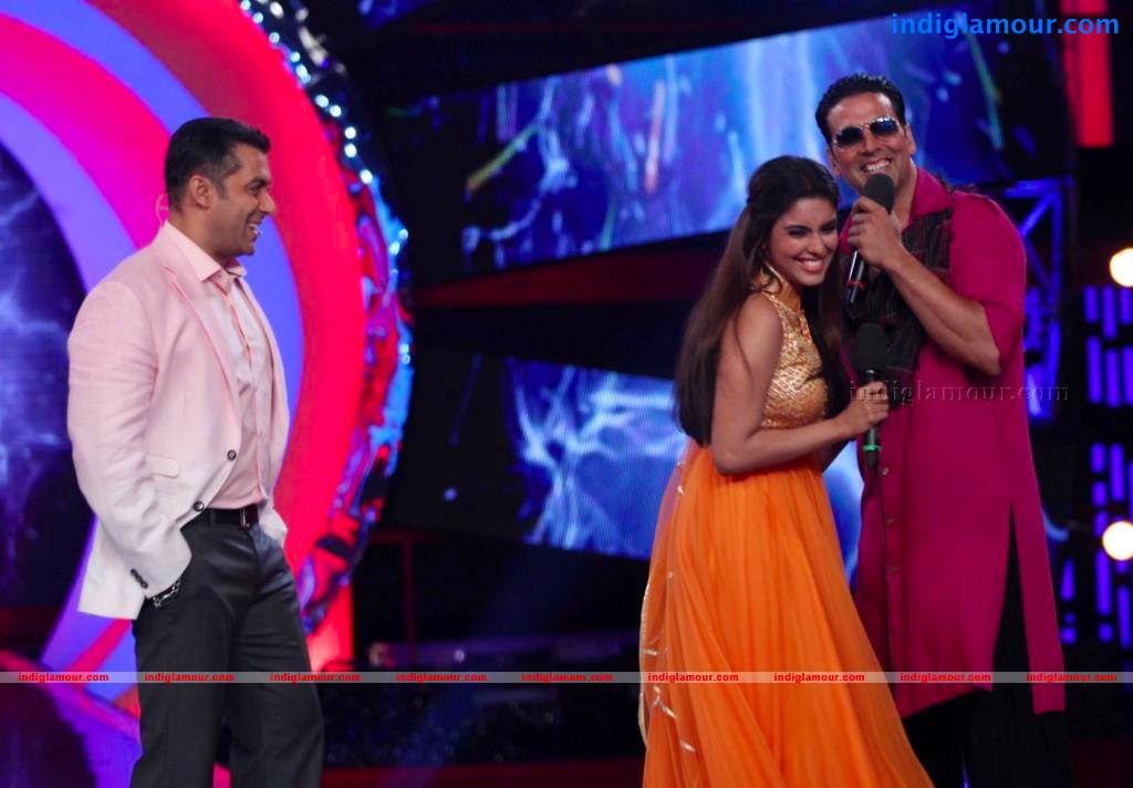 Akshay Kumar And Asin On The Sets Of Bigg Boss Event hd photo