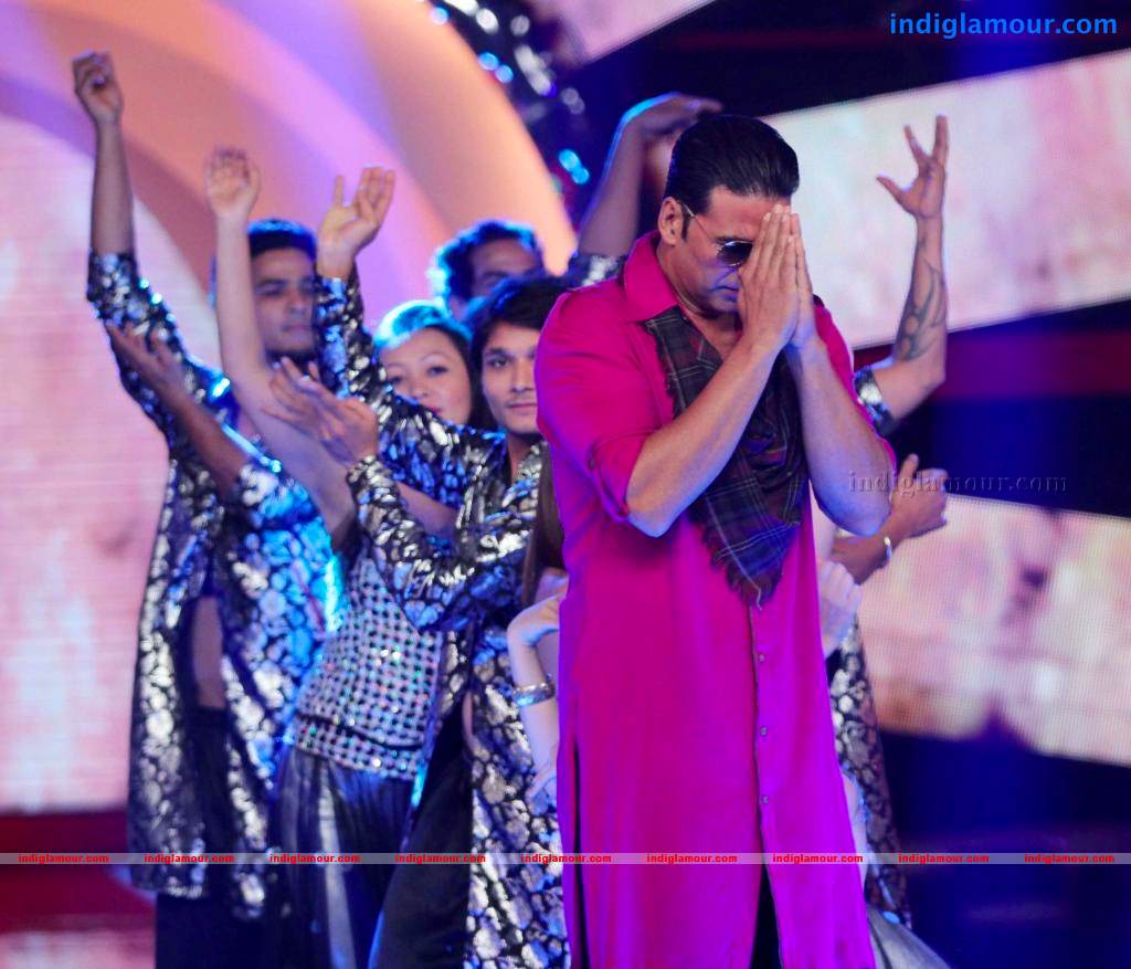Akshay Kumar And Asin On The Sets Of Bigg Boss Event hd photo